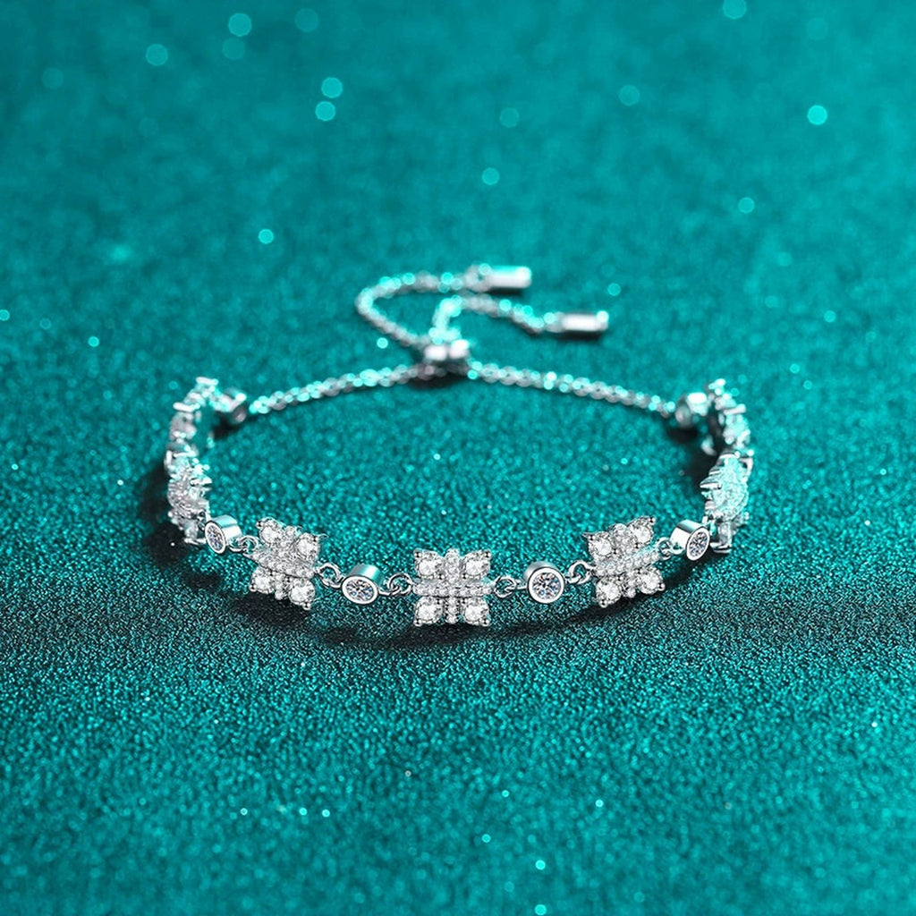 Clover Moissanite Adjustable Bracelet in Rhodium-Plated S925 sterling silver styled product scene showing stone sparkle and chain detail