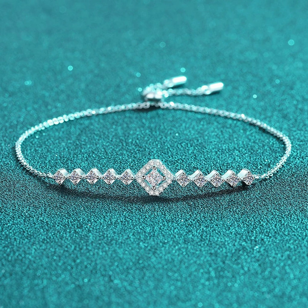 Princess and Round Moissanite Tennis Bracelet in Gold-Plated S925 sterling silver close-up bracelet detail view showing clasp and motif
