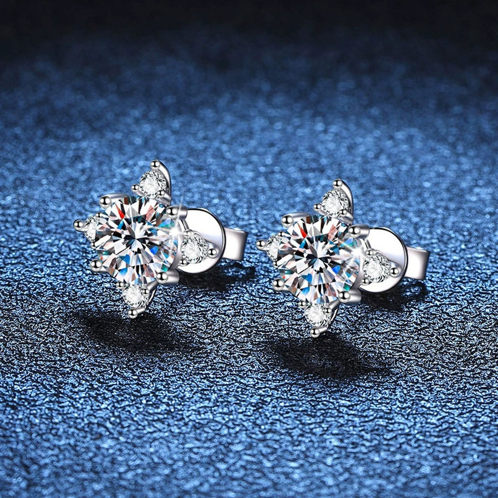 Four-Point Moissanite Stud Earrings with CZ in White Gold-Plated S925 blue scene close-up view
