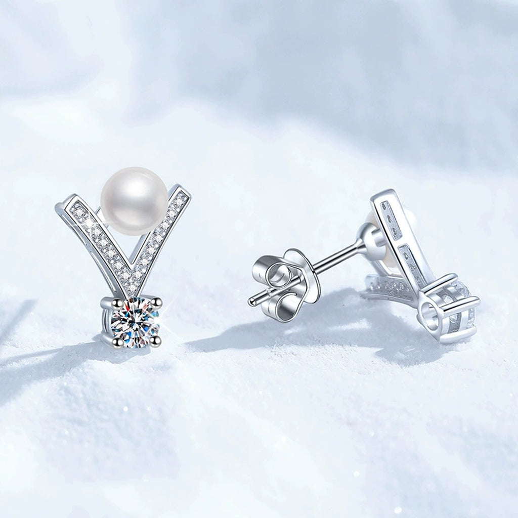 V-Shaped Pearl Moissanite Stud Earrings with CZ in White Gold-Plated S925 Sterling Silver close-up product detail view