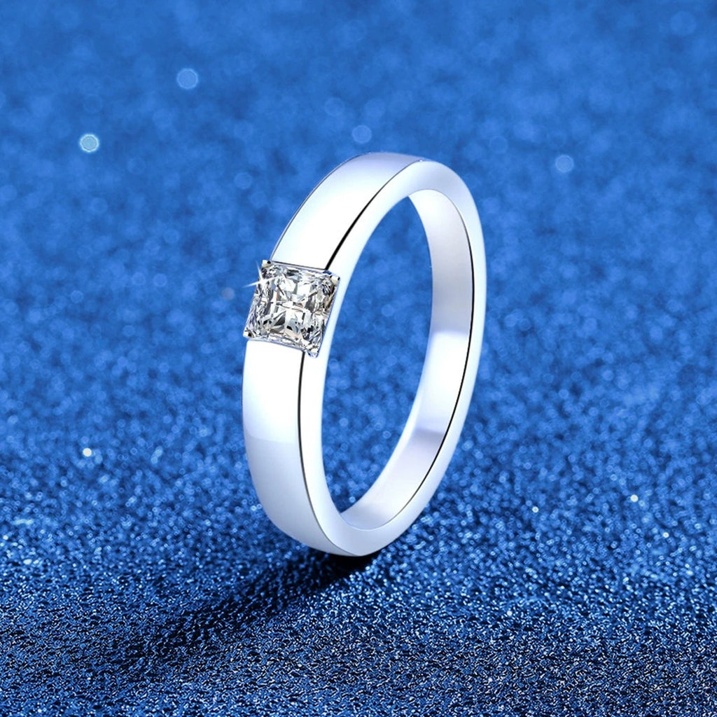 Round Moissanite Band Ring in White Gold-Plated S925 Sterling Silver product detail view