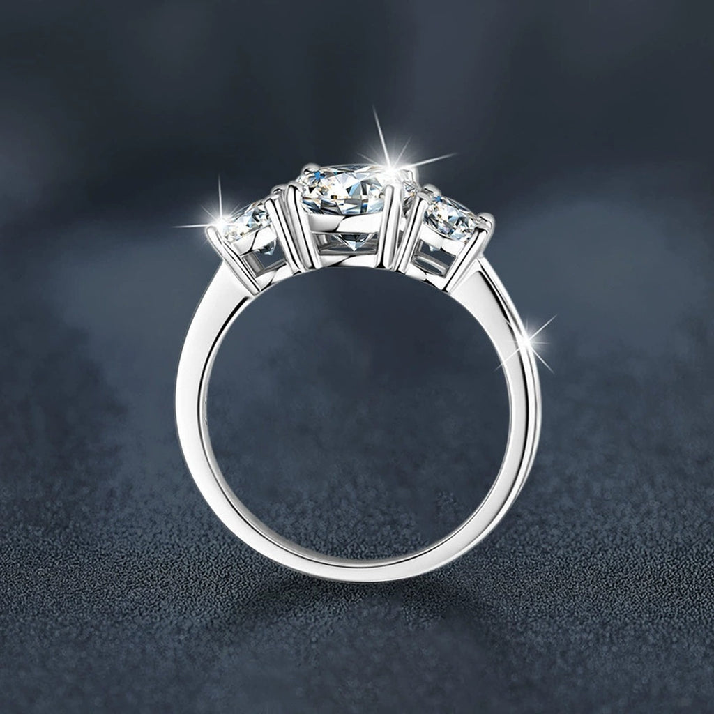 Five-Stone Round Moissanite Engagement Ring with CZ close-up detail view with moissanite sparkle