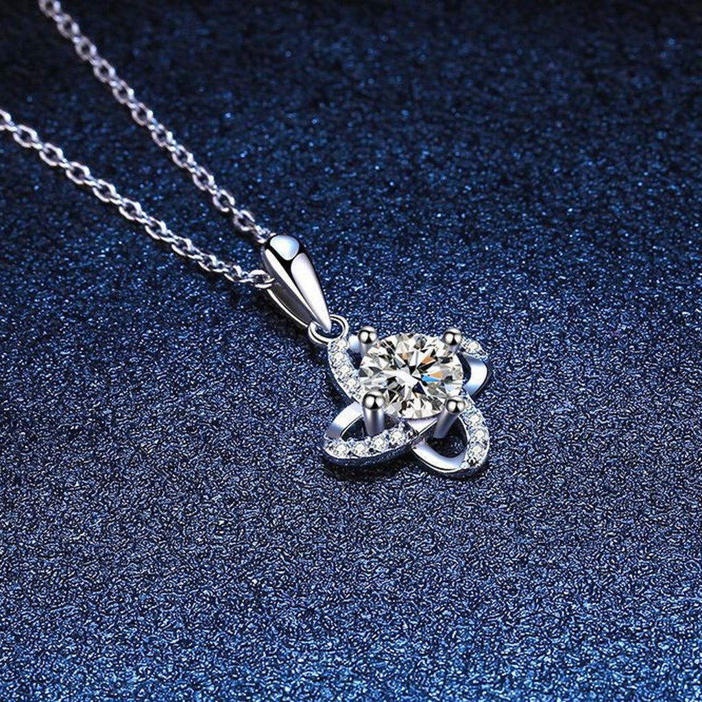 clover moissanite pendant necklace detail view