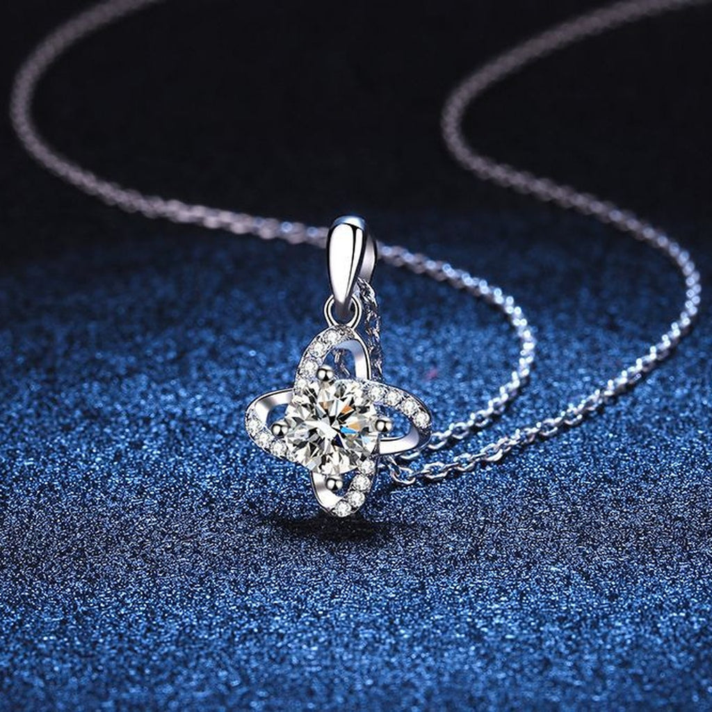 clover moissanite pendant necklace detail view
