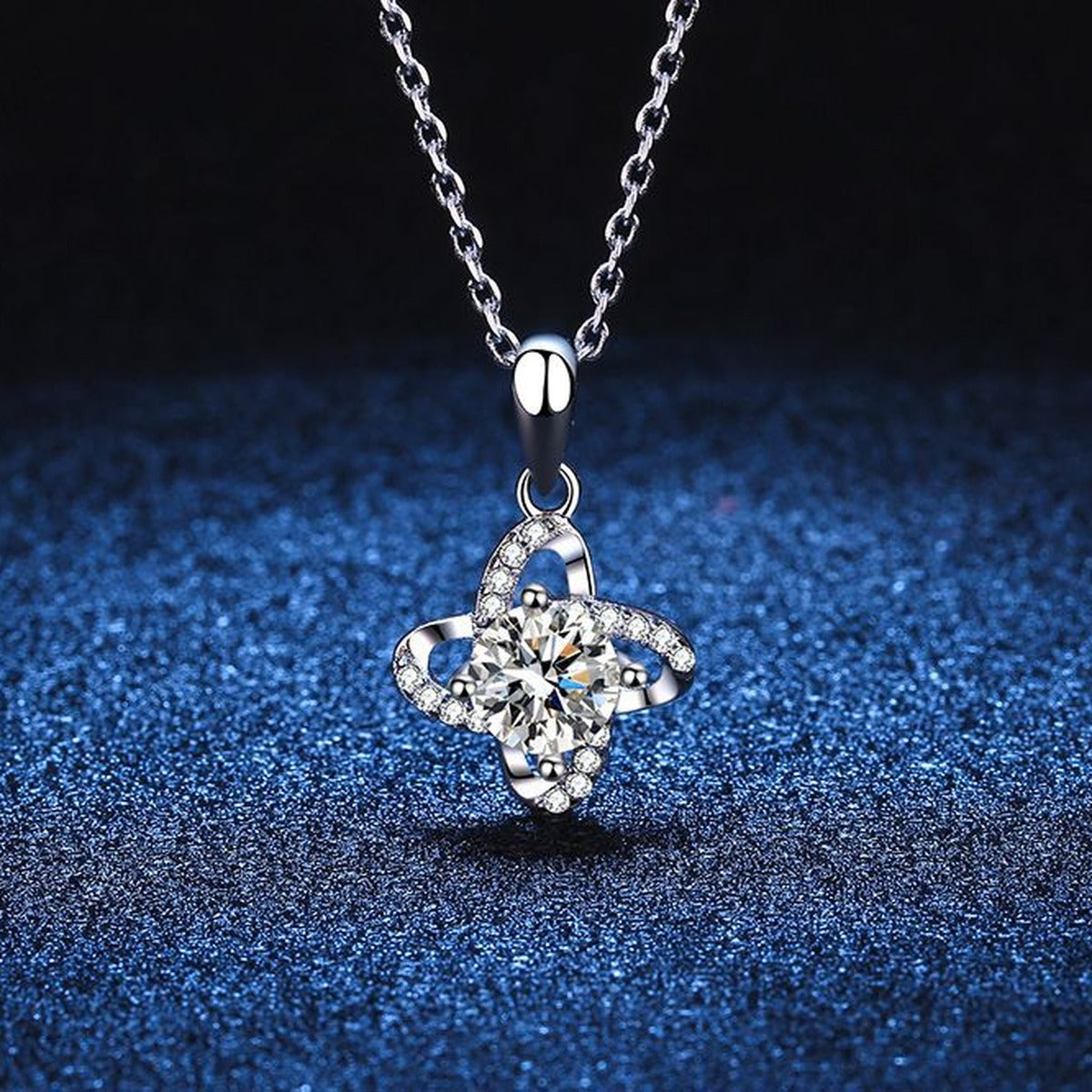 clover moissanite pendant necklace detail view