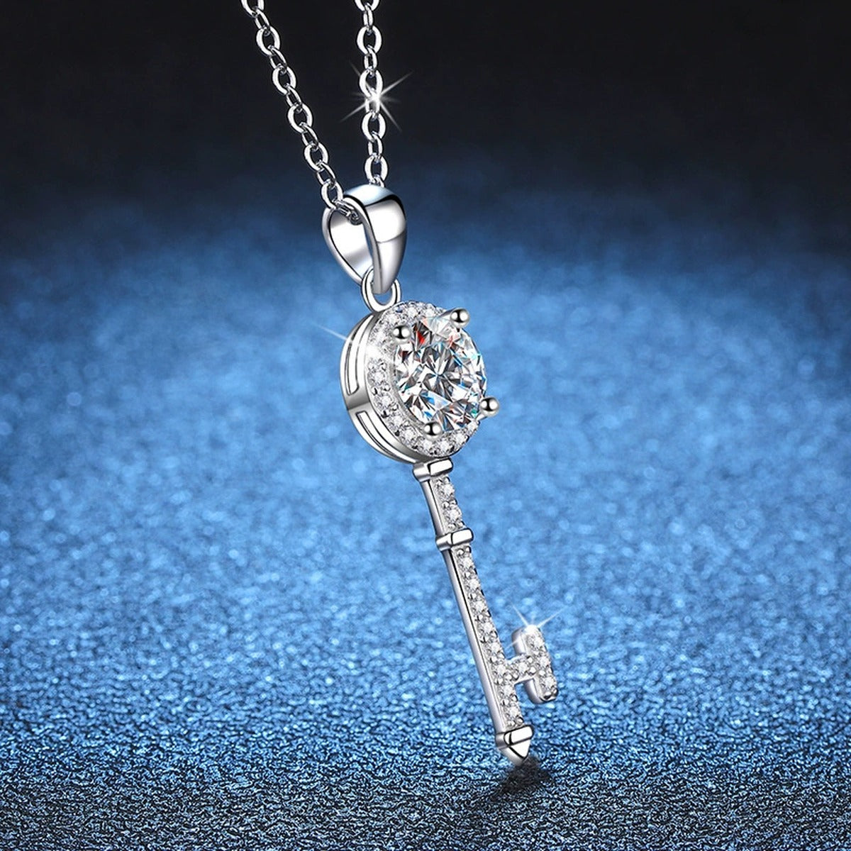 key round moissanite pendant necklace detail view