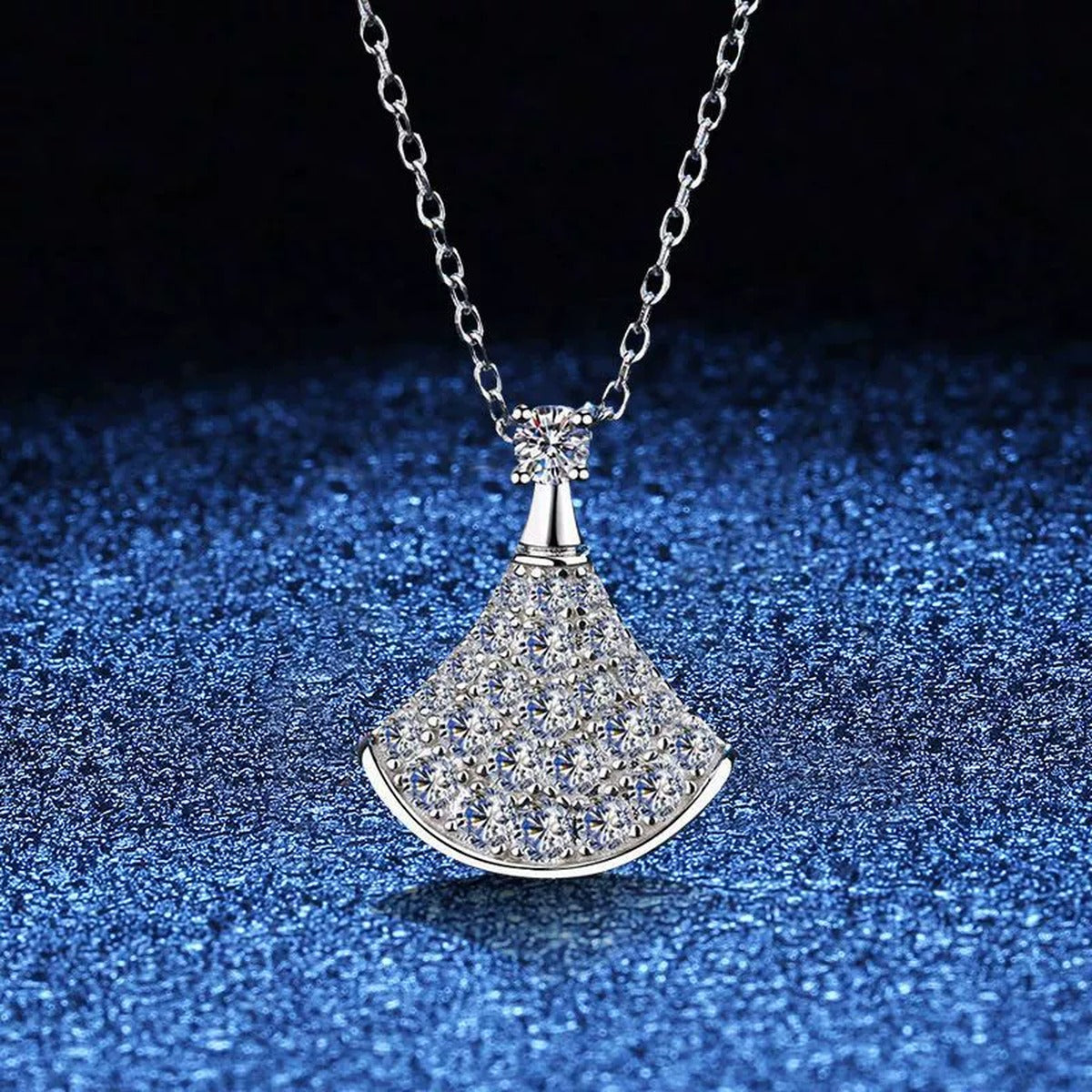 fan moissanite pavé pendant necklace detail view