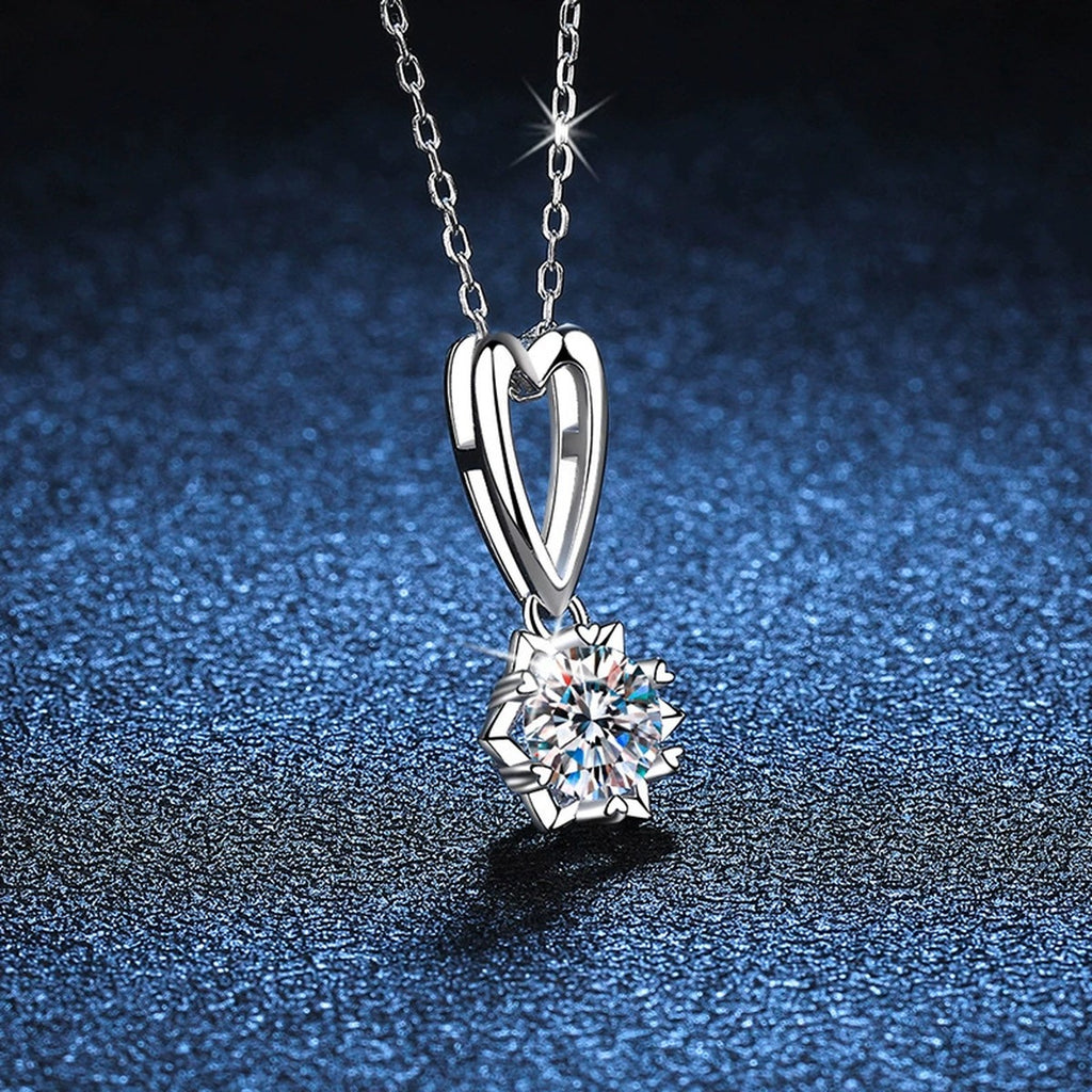 heart bail round moissanite pendant necklace in platinum-plated S925 sterling silver product detail view