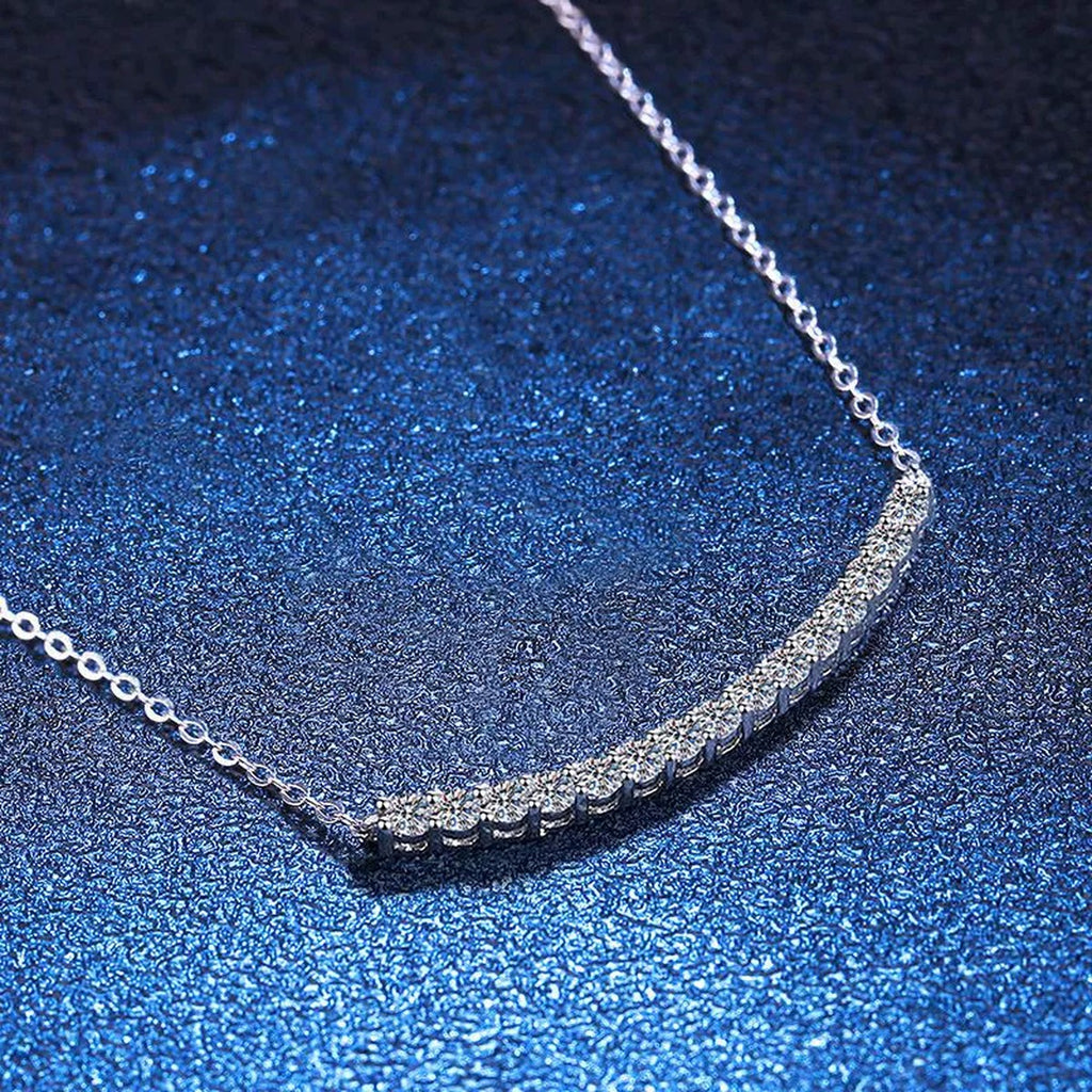 curved moissanite bar necklace in platinum-plated S925 sterling silver close-up detail view