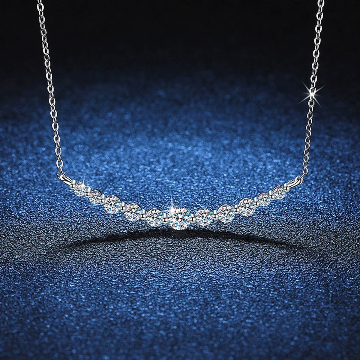 graduated moissanite bar necklace in S925 sterling silver platinum-plated product detail view