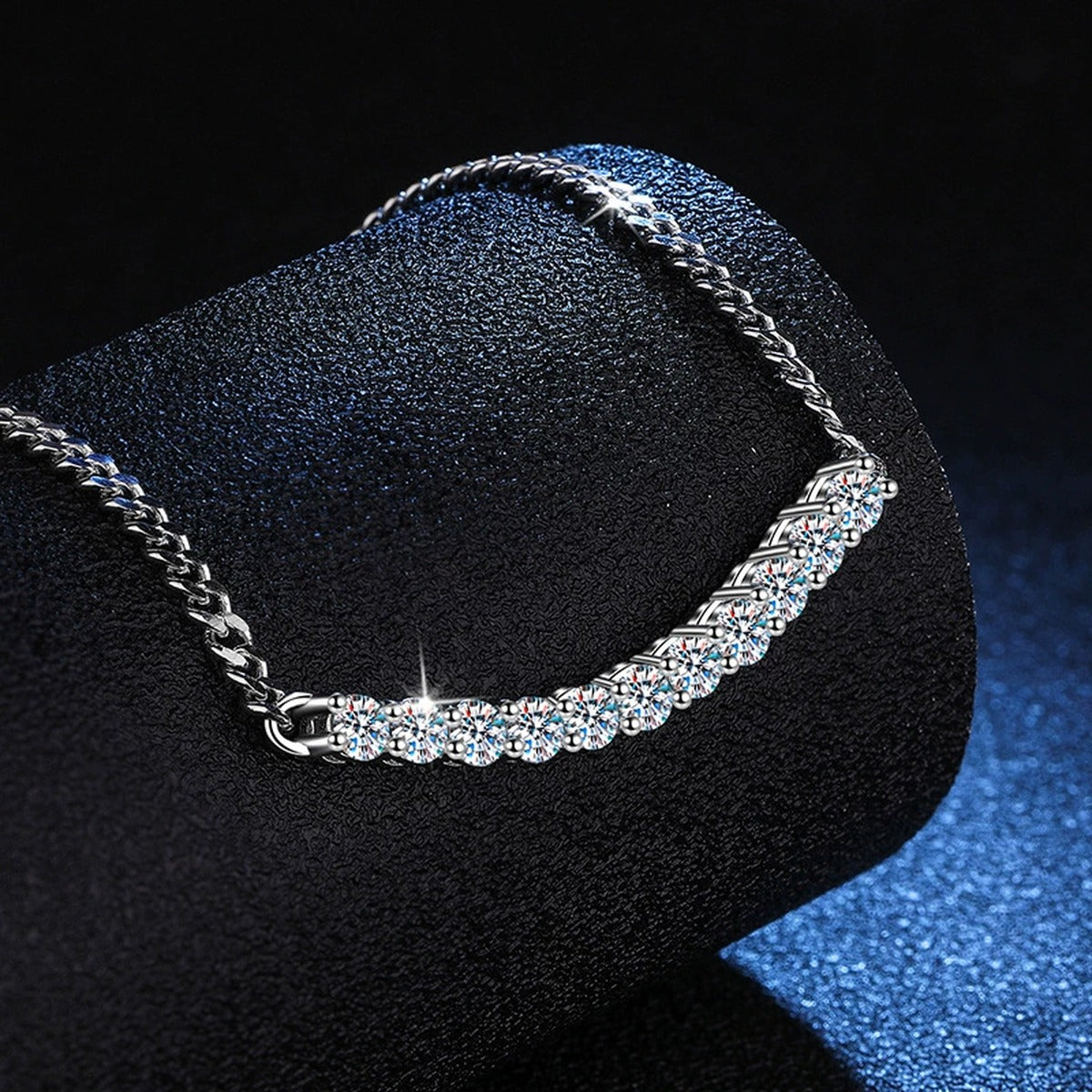 graduated moissanite collar necklace in platinum-plated S925 sterling silver close-up detail view