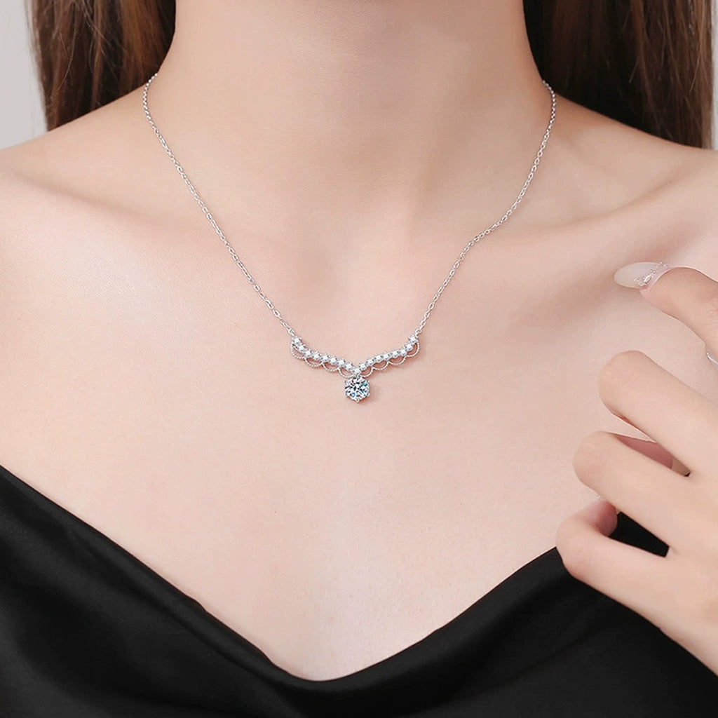 Scalloped Halo Moissanite Collar Necklace in Platinum-Plated S925 Sterling Silver worn on neckline by model
