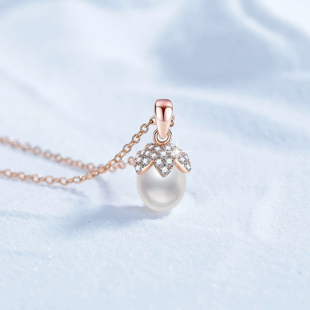 Freshwater Pearl Pendant Necklace with Cubic Zirconia in Gold-Plated S925 Sterling Silver close-up product detail view