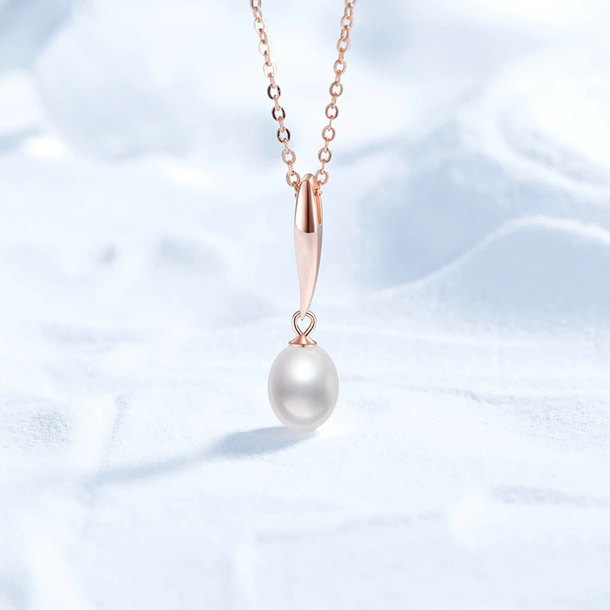 Freshwater Pearl Pendant Necklace in Gold-Plated S925 Sterling Silver close-up product detail view