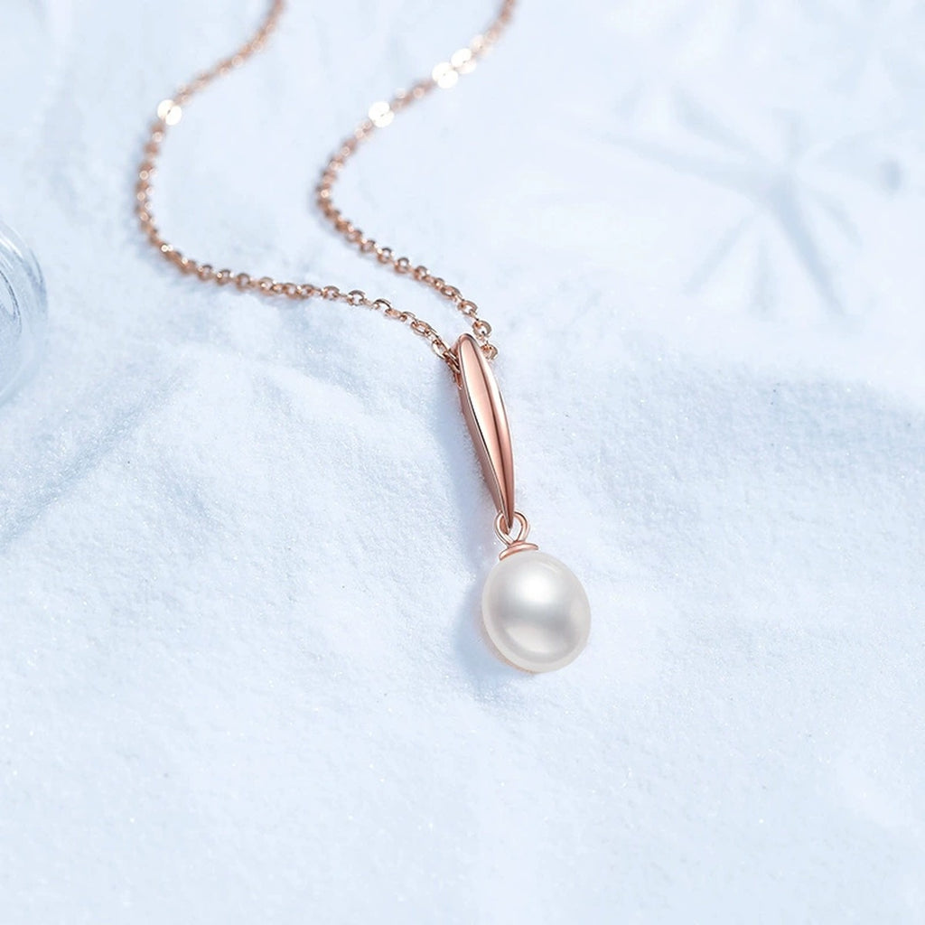 Freshwater Pearl Pendant Necklace in Gold-Plated S925 Sterling Silver close-up product detail view