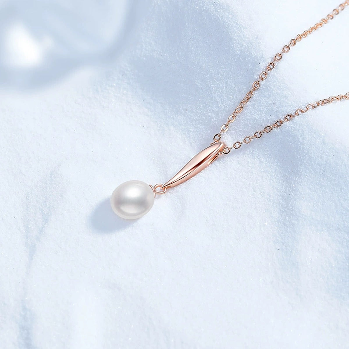 Freshwater Pearl Pendant Necklace in Gold-Plated S925 Sterling Silver close-up product detail view