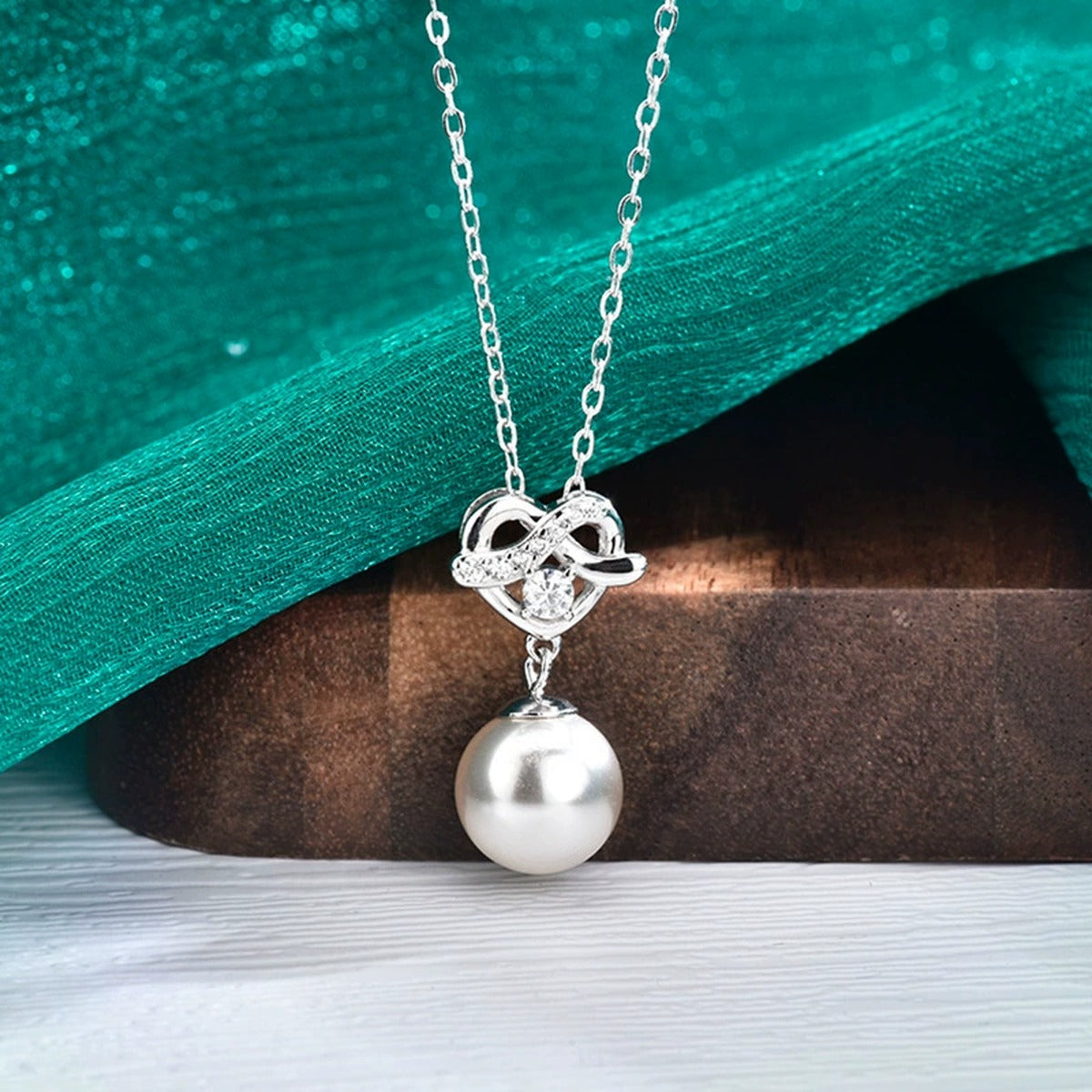 Heart Pearl Round Moissanite Necklace with CZ in Gold-Plated S925 sterling silver display scene showing chain and stone layout