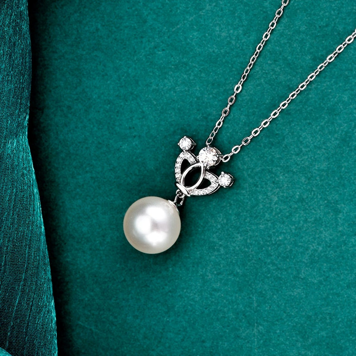 Crown Moissanite and Pearl Necklace with CZ in Gold-Plated S925 sterling silver display scene showing chain and stone layout