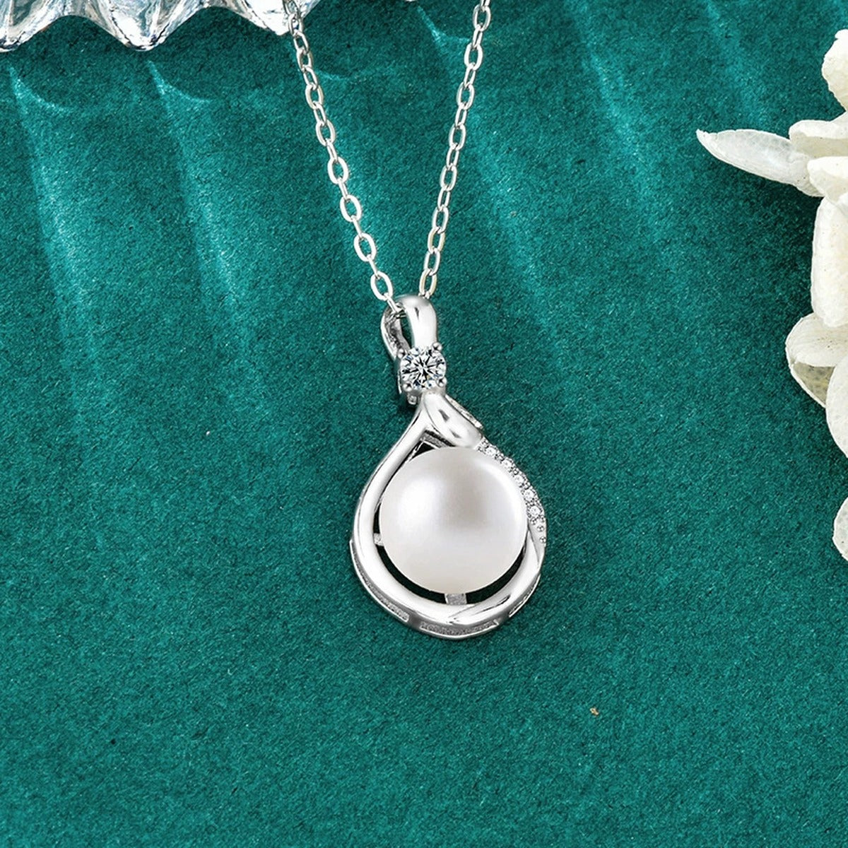 Bowknot Pearl Round Moissanite Necklace with CZ in Gold-Plated S925 sterling silver display scene showing chain and stone layout