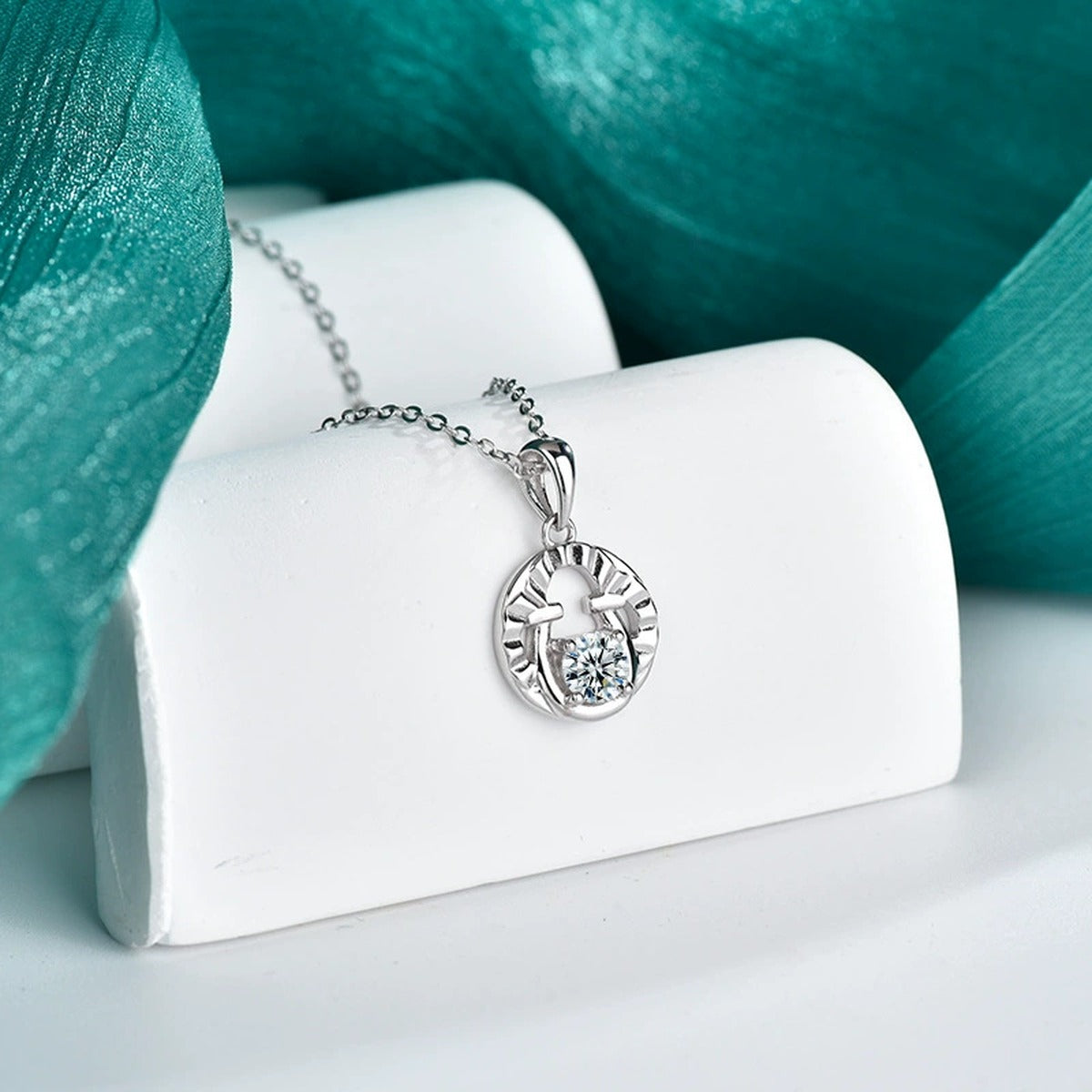 Horseshoe Round Moissanite Necklace in Gold-Plated S925 sterling silver display scene showing chain and stone layout
