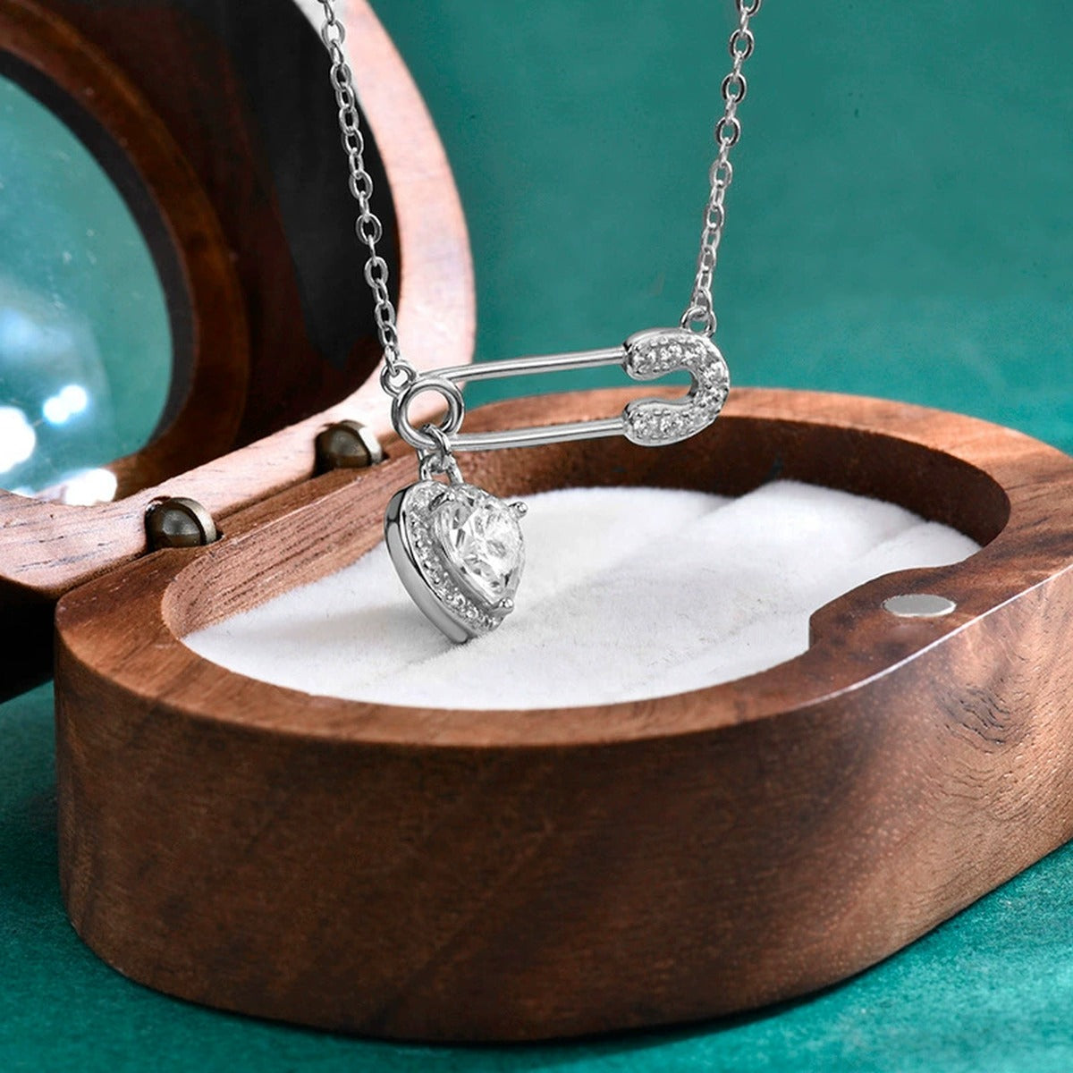 Paperclip Heart Moissanite Necklace with CZ in Gold-Plated S925 sterling silver display scene showing chain and stone layout