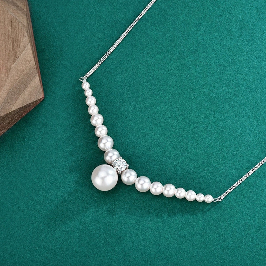 Graduated Pearl Round Moissanite Collar Necklace in Gold-Plated S925 sterling silver display scene showing chain and stone layout