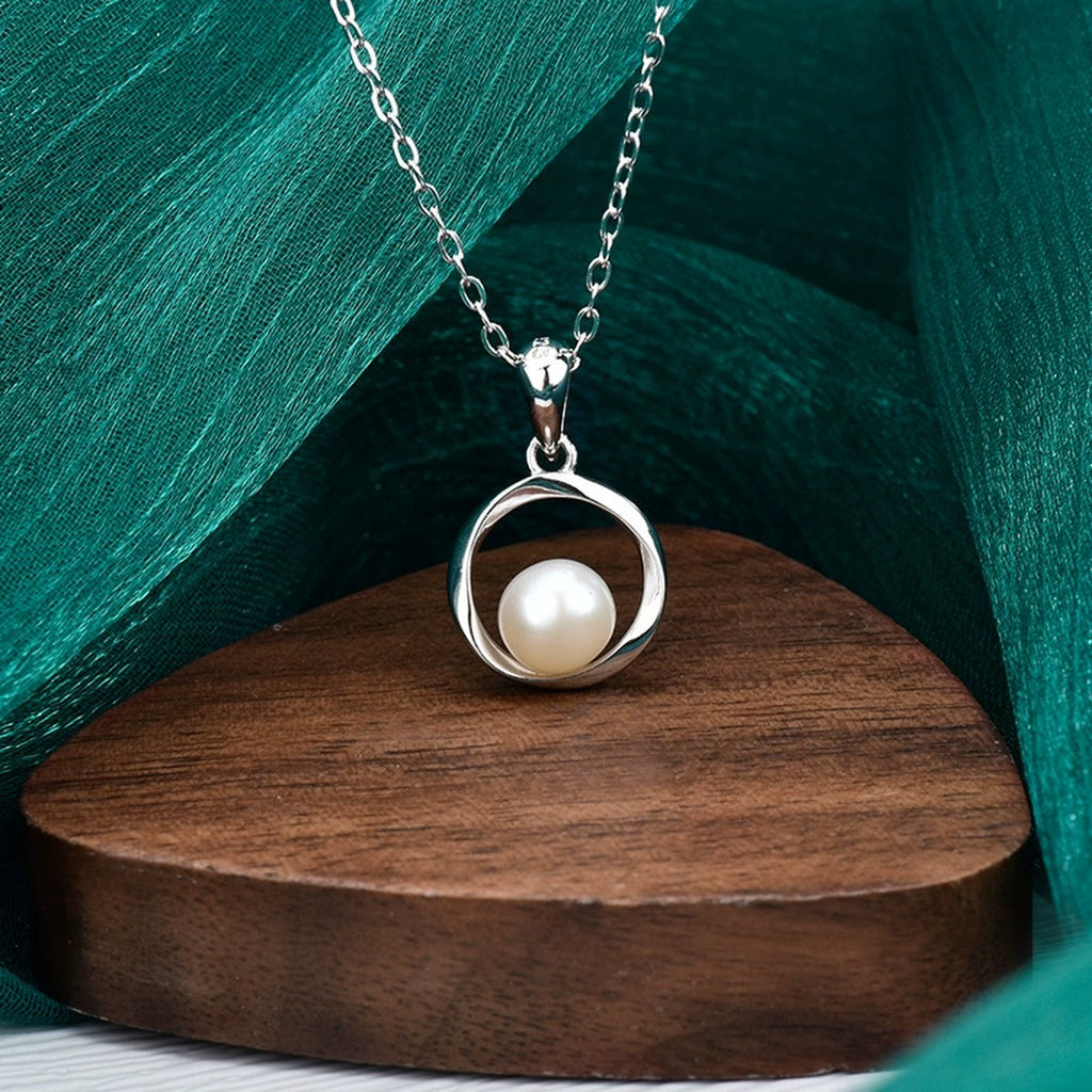 Circle Freshwater Pearl Necklace in White Gold-Plated S925 sterling silver display scene showing chain and stone layout