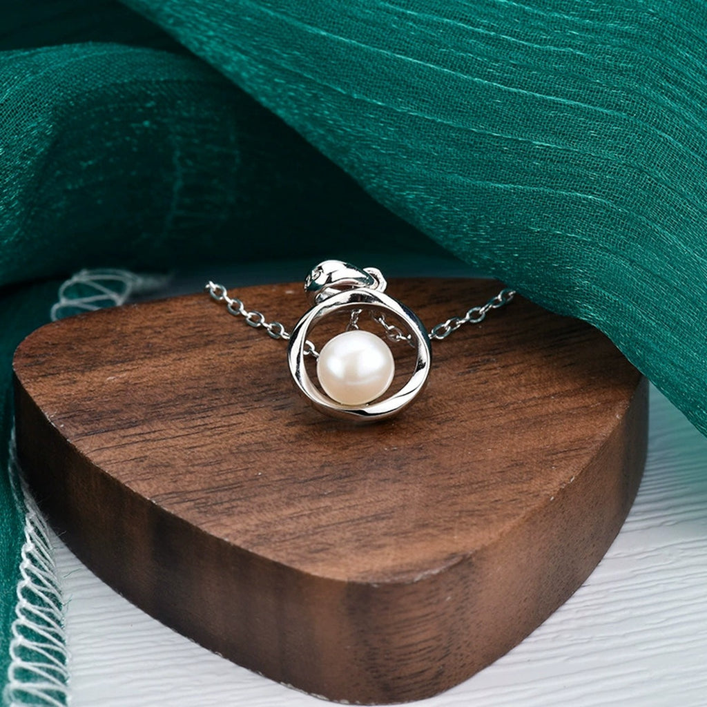 Circle Freshwater Pearl Necklace in White Gold-Plated S925 sterling silver additional product styling view