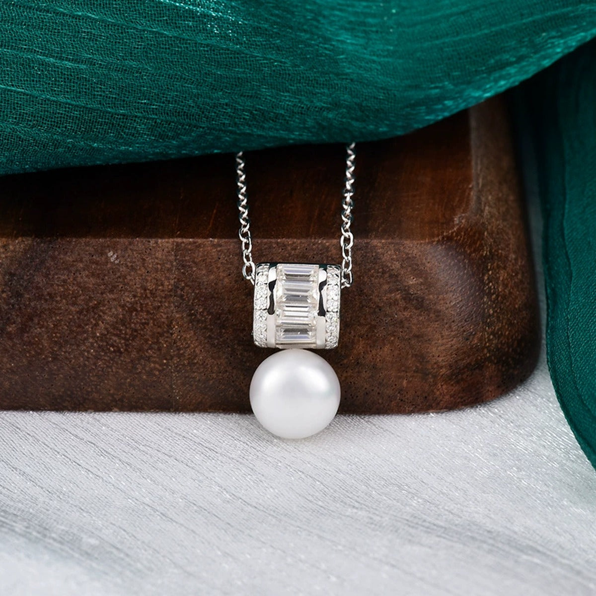 Pearl Emerald and Round Moissanite Necklace in White Gold-Plated S925 sterling silver display scene showing chain and stone layout