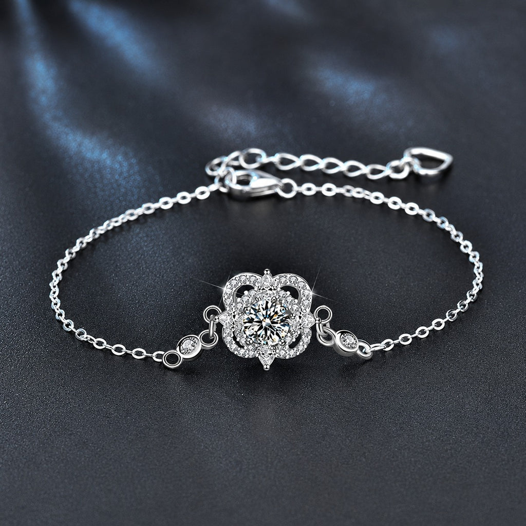 Four-Leaf Clover Round Moissanite Adjustable Bracelet with CZ in White Gold-Plated S925 Sterling Silver product detail view showing the moissanite setting, chain, and polished finish