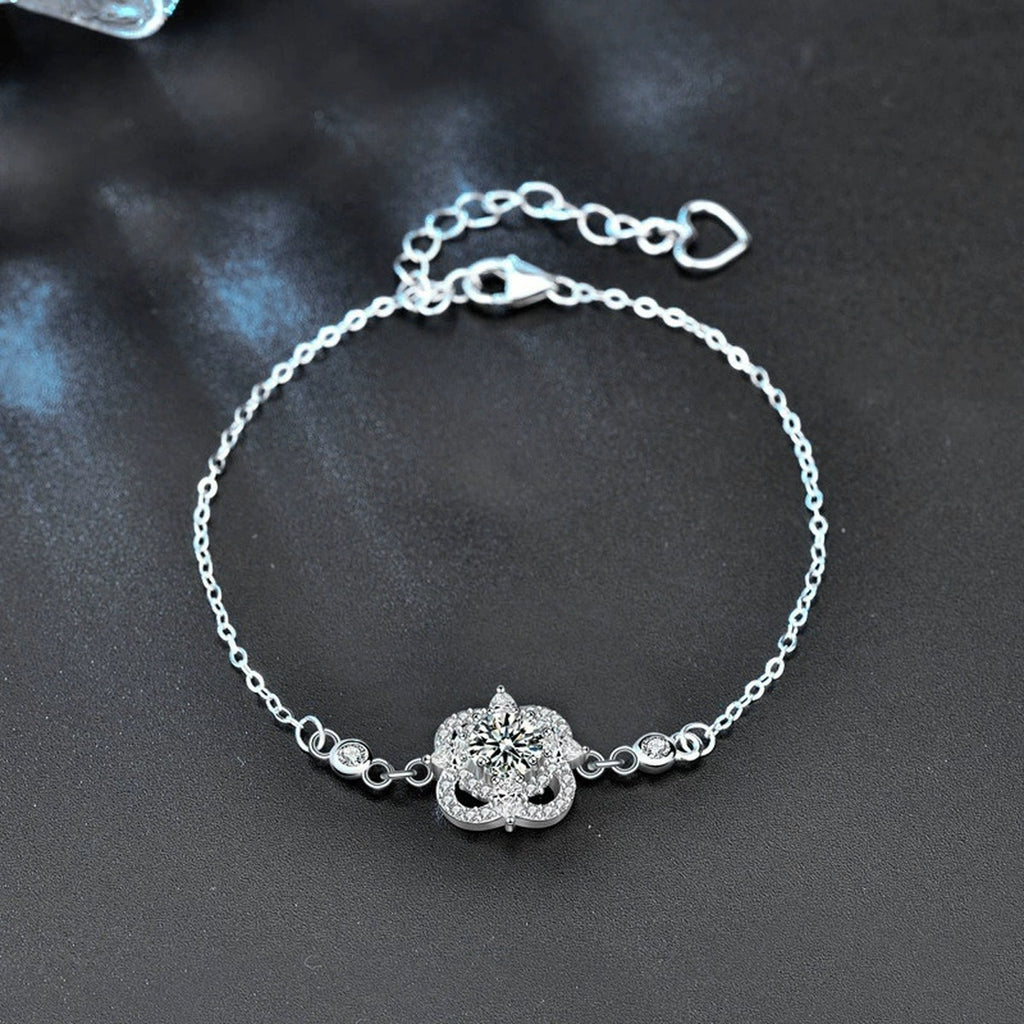 Four-Leaf Clover Round Moissanite Adjustable Bracelet with CZ in White Gold-Plated S925 Sterling Silver product detail view showing the moissanite setting, chain, and polished finish