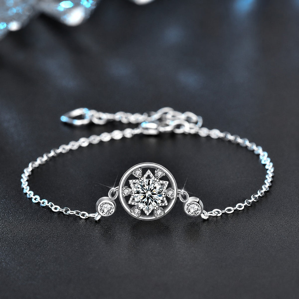 Six-Point Star Round Moissanite Adjustable Bracelet with CZ in White Gold-Plated S925 Sterling Silver product detail view showing the moissanite setting, chain, and polished finish