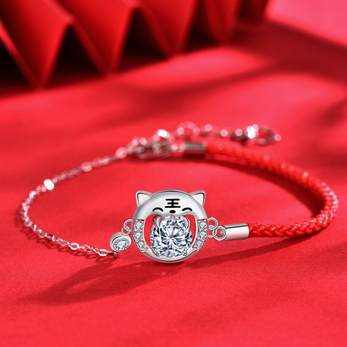 Tiger Round Moissanite Cord Adjustable Bracelet with CZ in White Gold-Plated S925 Sterling Silver product detail view showing the moissanite setting, chain, and polished finish