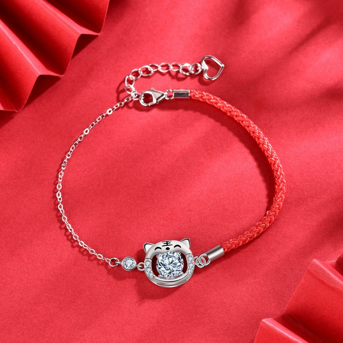 Tiger Round Moissanite Cord Adjustable Bracelet with CZ in White Gold-Plated S925 Sterling Silver product detail view showing the moissanite setting, chain, and polished finish