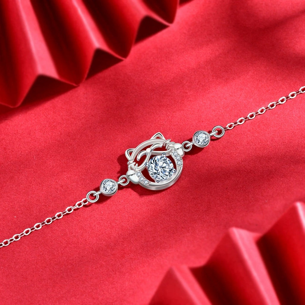 Cat Round Moissanite Adjustable Bracelet with CZ in White Gold-Plated S925 Sterling Silver product detail view showing the moissanite setting, chain, and polished finish