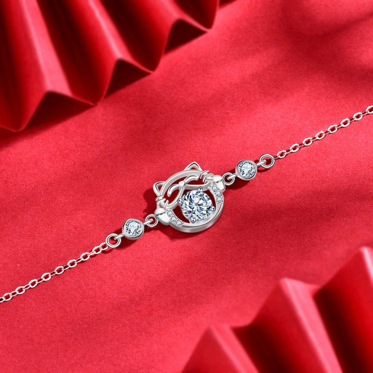 Cat Round Moissanite Adjustable Bracelet with CZ in White Gold-Plated S925 Sterling Silver product detail view showing the moissanite setting, chain, and polished finish