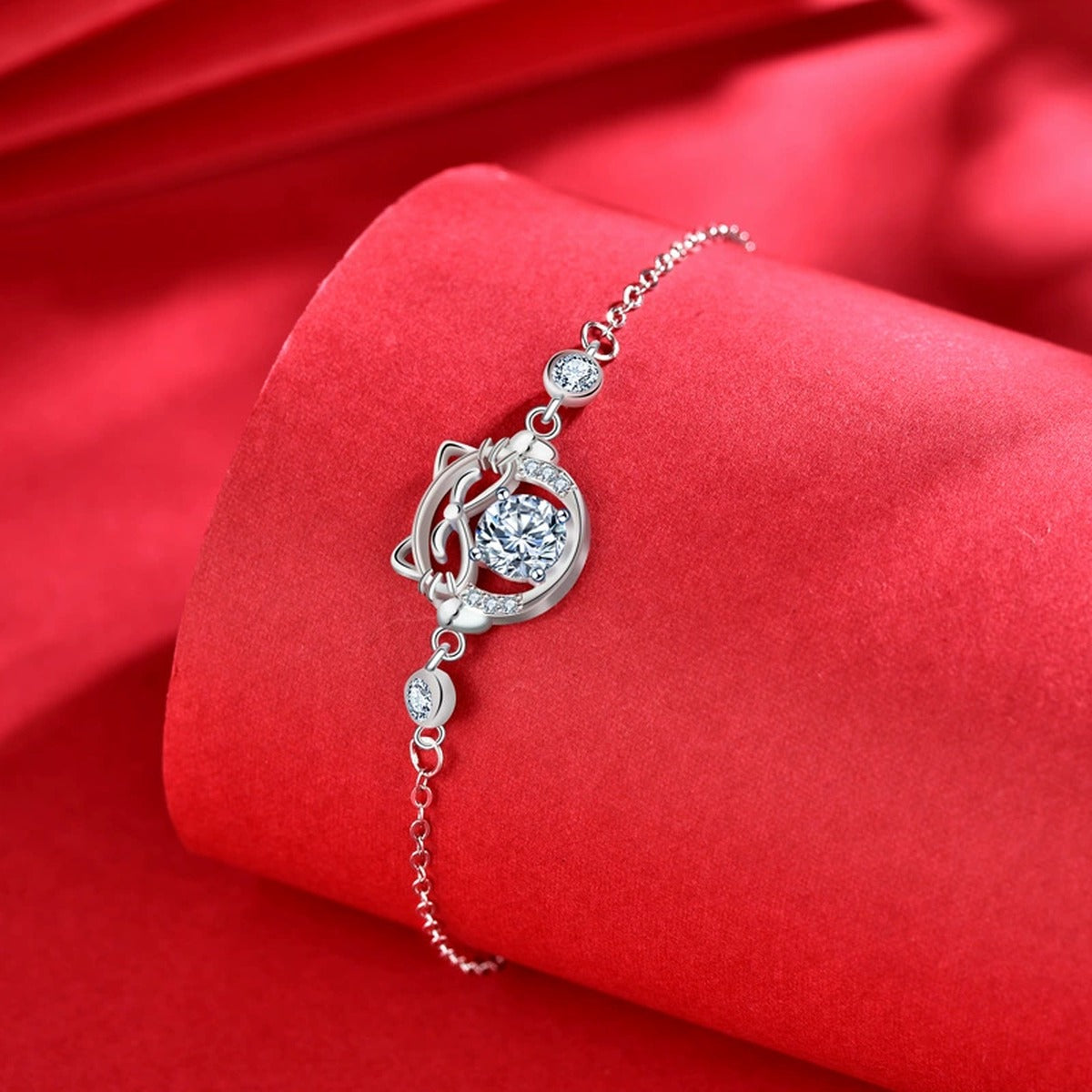 Cat Round Moissanite Adjustable Bracelet with CZ in White Gold-Plated S925 Sterling Silver product detail view showing the moissanite setting, chain, and polished finish
