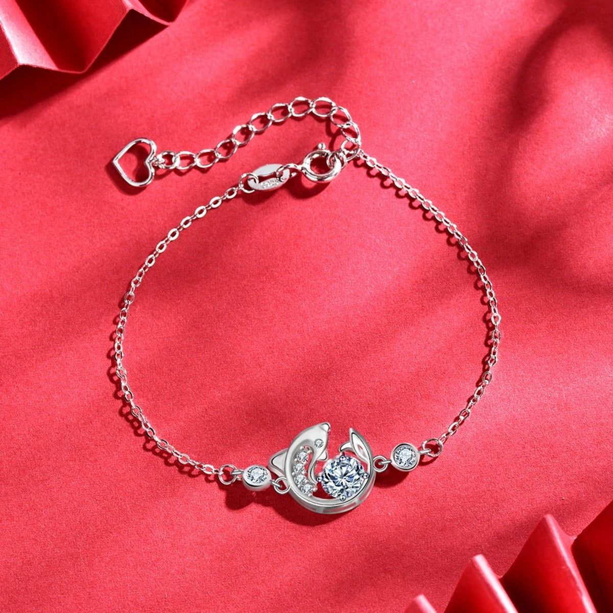 Fish Round Moissanite Adjustable Bracelet with CZ in White Gold-Plated S925 Sterling Silver product detail view showing the moissanite setting, chain, and polished finish