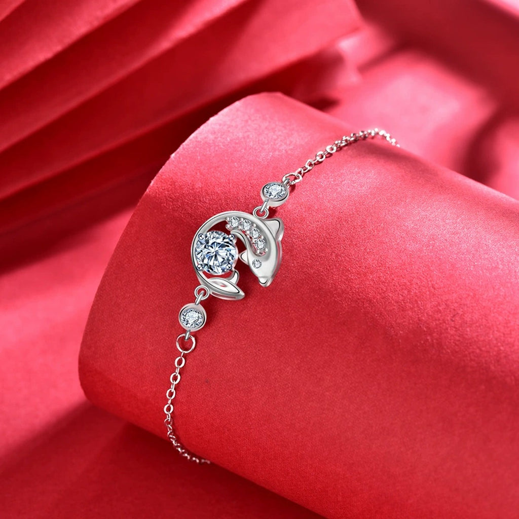 Fish Round Moissanite Adjustable Bracelet with CZ in White Gold-Plated S925 Sterling Silver product detail view showing the moissanite setting, chain, and polished finish