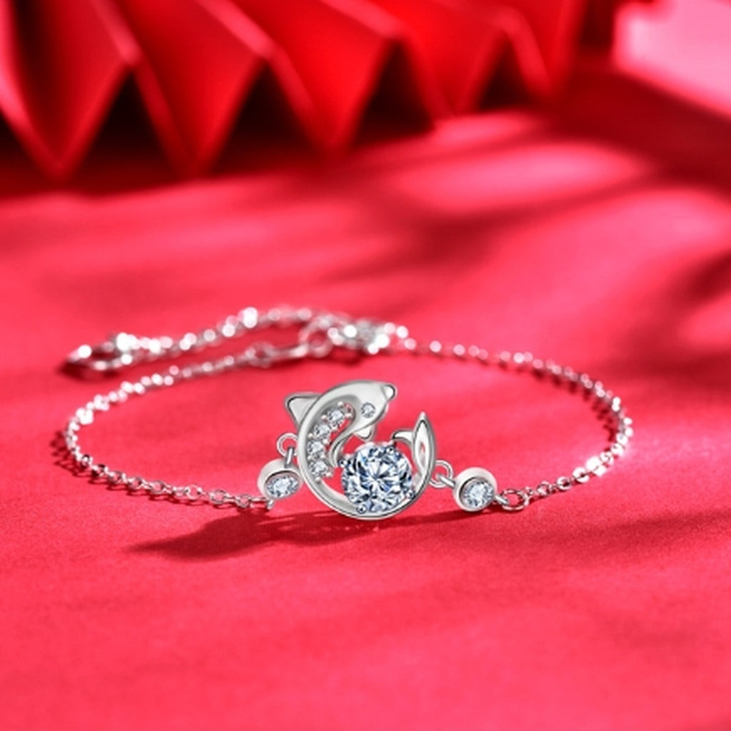 Fish Round Moissanite Adjustable Bracelet with CZ in White Gold-Plated S925 Sterling Silver product detail view showing the moissanite setting, chain, and polished finish