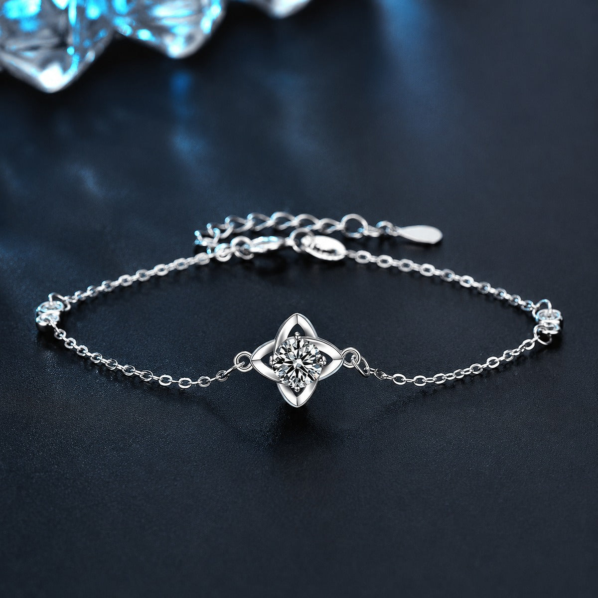 Four-Leaf Clover Round Moissanite Adjustable Bracelet with CZ in White Gold-Plated S925 Sterling Silver product detail view showing the moissanite setting, chain, and polished finish