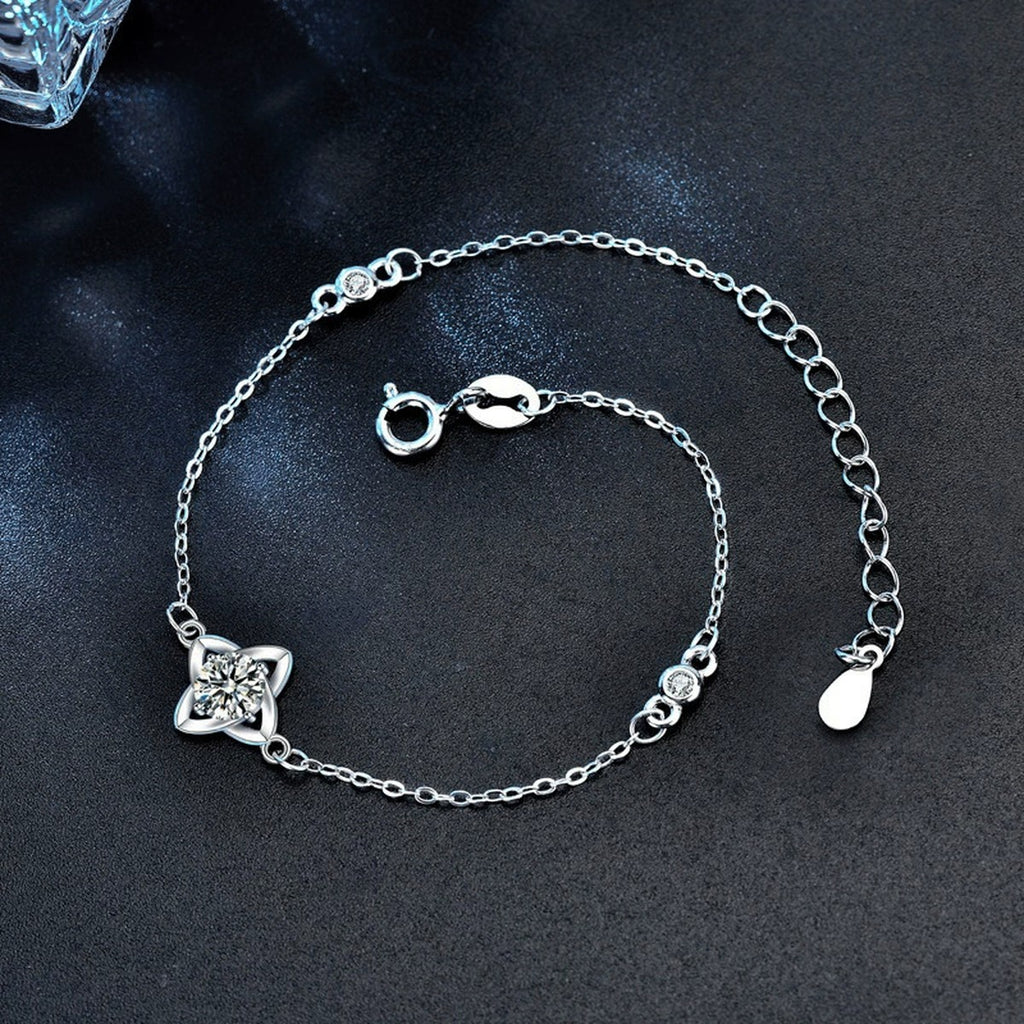 Four-Leaf Clover Round Moissanite Adjustable Bracelet with CZ in White Gold-Plated S925 Sterling Silver product detail view showing the moissanite setting, chain, and polished finish