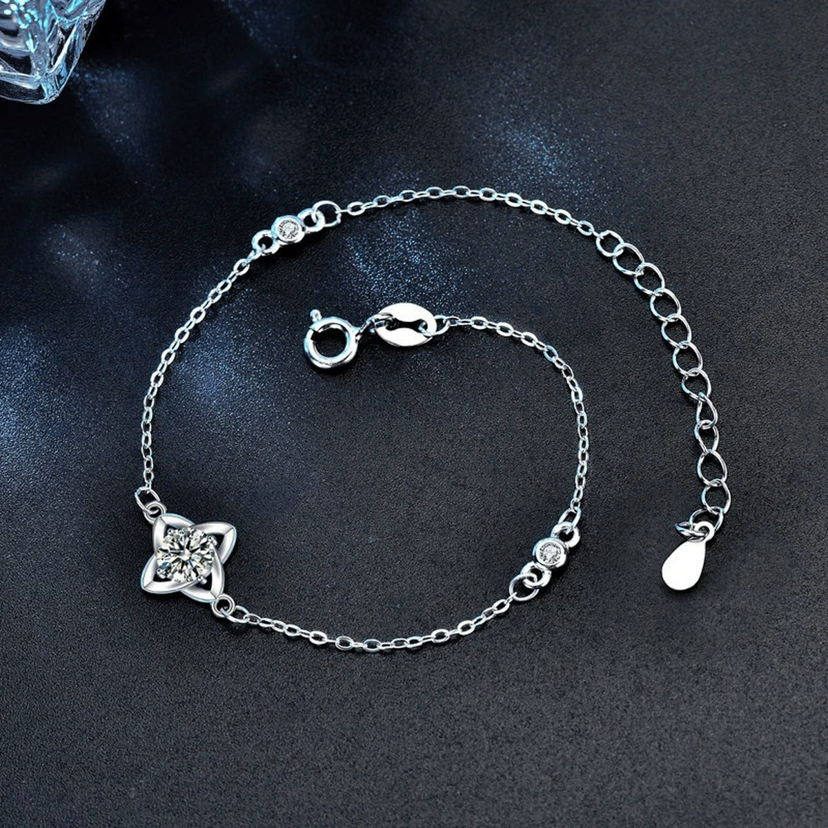 Four-Leaf Clover Round Moissanite Adjustable Bracelet with CZ in White Gold-Plated S925 Sterling Silver product detail view showing the moissanite setting, chain, and polished finish