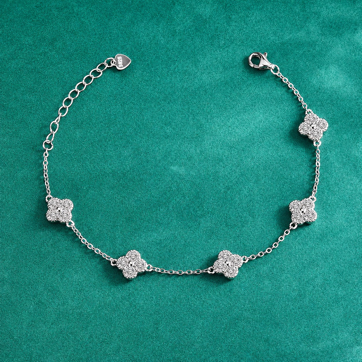 Five-Clover Round Moissanite Bracelet in Gold-Plated S925 sterling silver close-up bracelet detail view showing clasp and motif