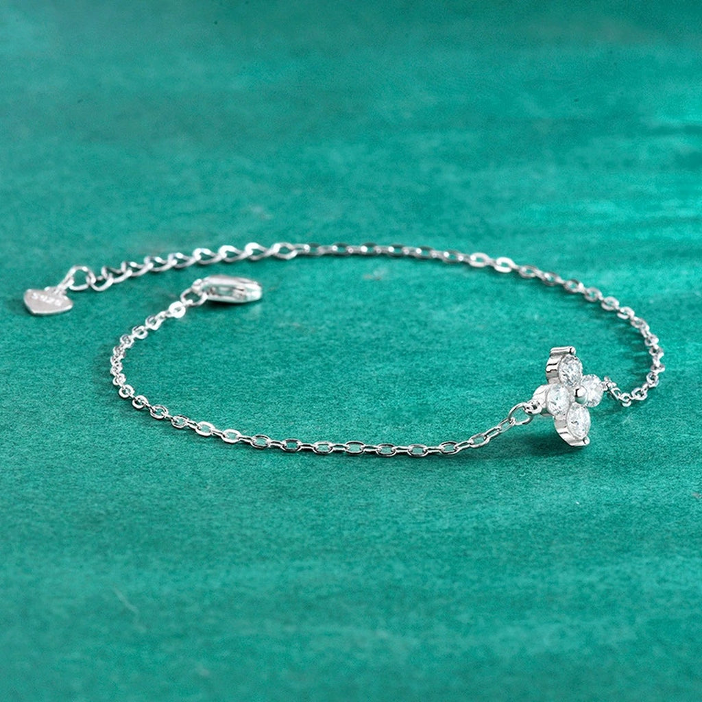 Clover Round Moissanite Charm Bracelet in Gold-Plated S925 sterling silver additional product photo showing finish and setting